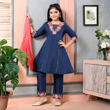 Elegant Floral Printed Kurta Set
