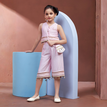 Girls Stylish Western Capri Set